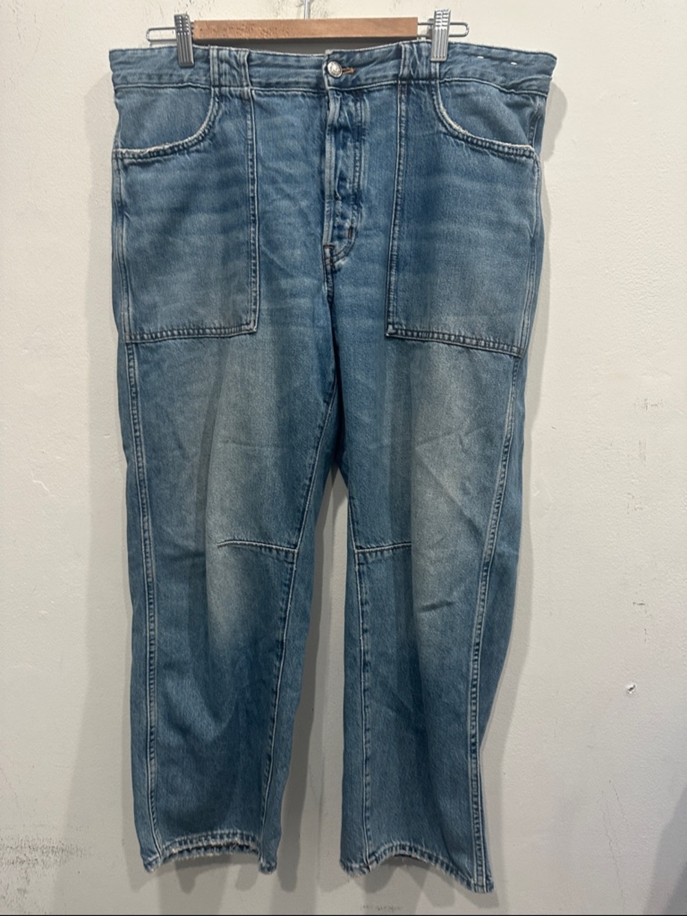 Madewell Darted Barrel-Leg Jeans size 31 distressed light blue button up rigid